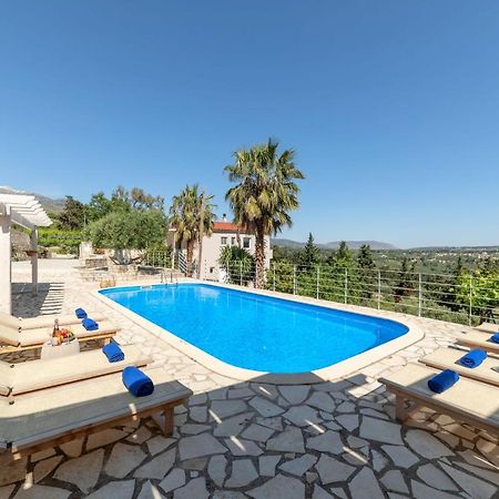 Villa Chrysallis With Heated Pool 耶奥伊乌波利斯 外观 照片