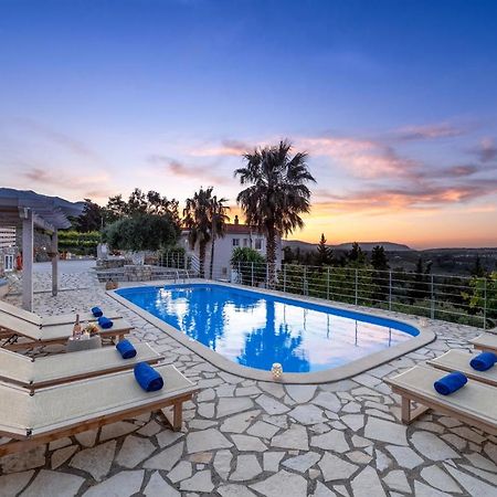 Villa Chrysallis With Heated Pool 耶奥伊乌波利斯 外观 照片