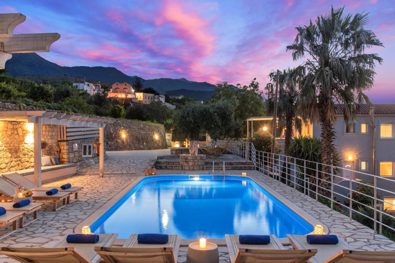 Villa Chrysallis With Heated Pool 耶奥伊乌波利斯 外观 照片