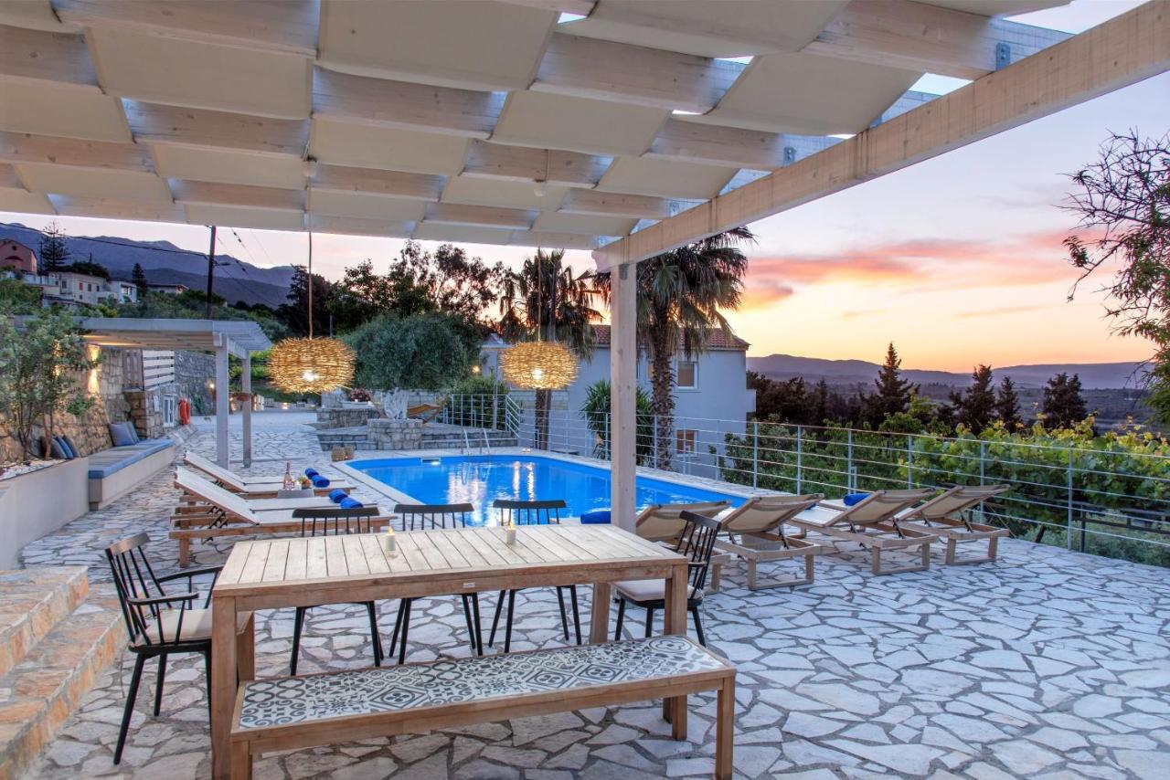 Villa Chrysallis With Heated Pool 耶奥伊乌波利斯 外观 照片