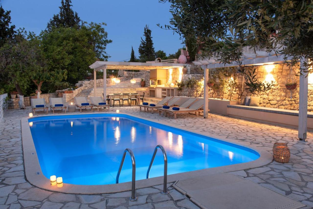 Villa Chrysallis With Heated Pool 耶奥伊乌波利斯 外观 照片