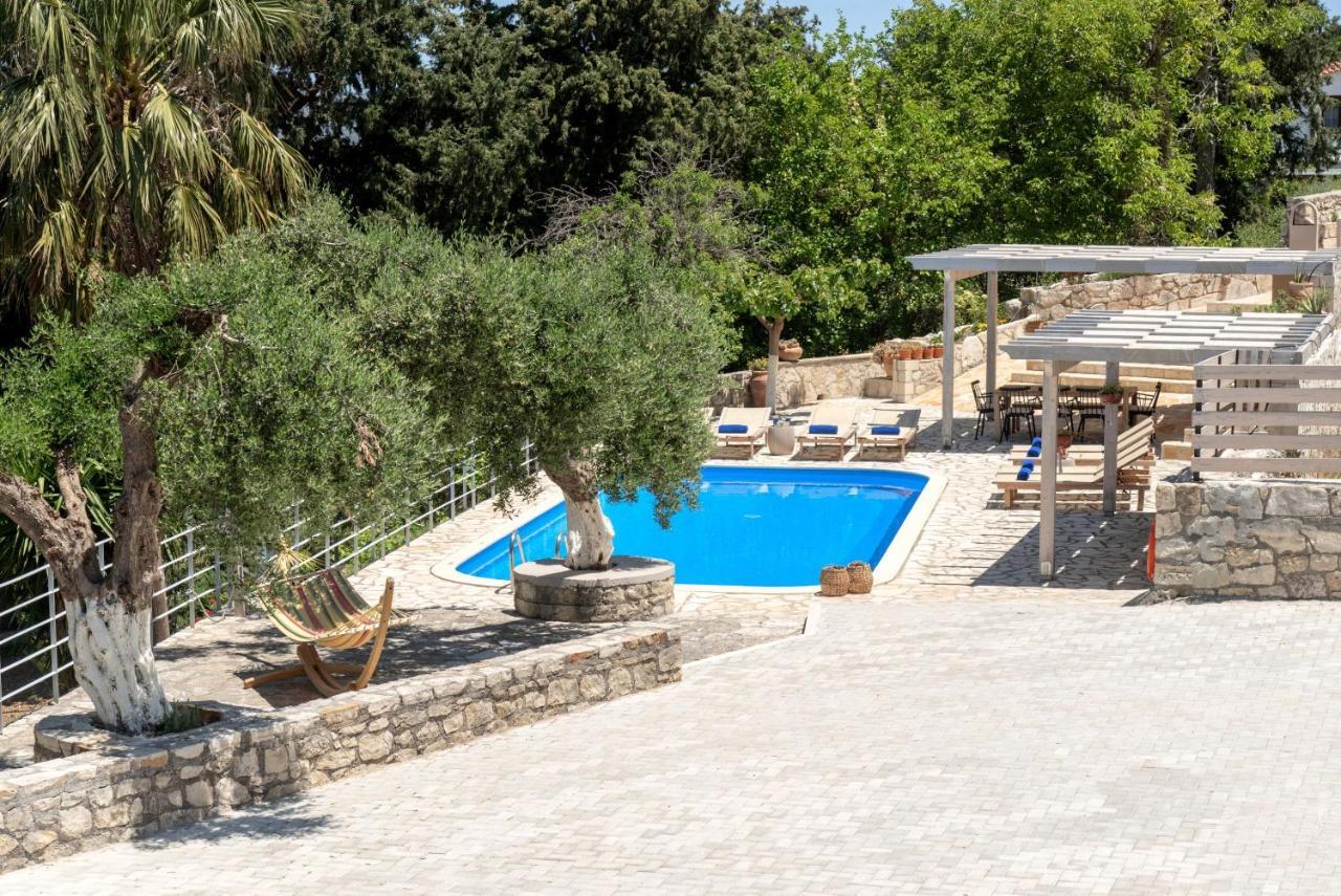 Villa Chrysallis With Heated Pool 耶奥伊乌波利斯 外观 照片