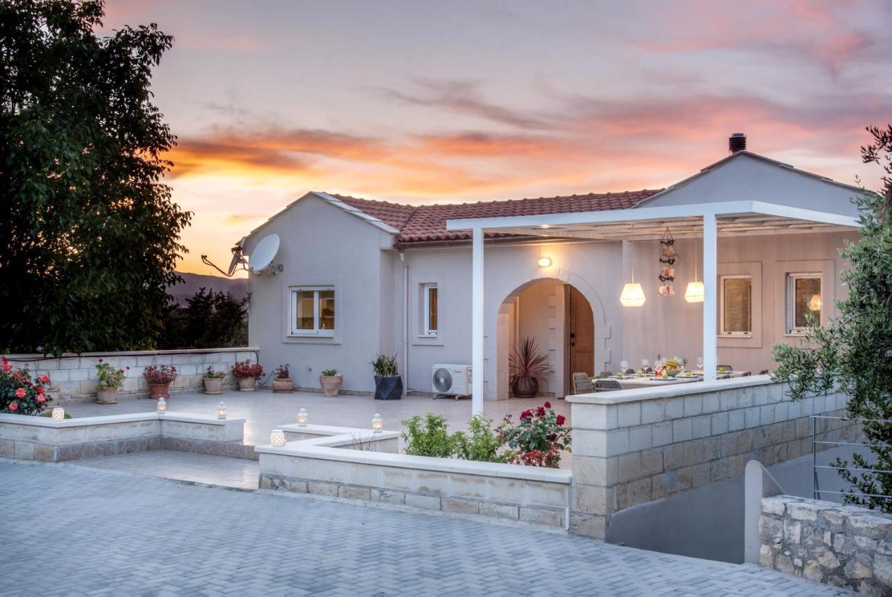 Villa Chrysallis With Heated Pool 耶奥伊乌波利斯 外观 照片